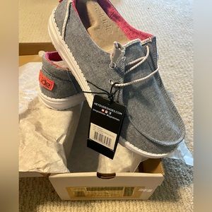 Hey Dude ladies size 9 shoes in chambray denim with pink accents.